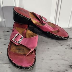 Born pink leather thong style sandals comfort shoes women's size 10 M/W